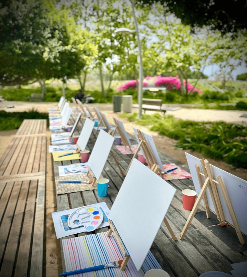 A guided painting setup arranged outdoors